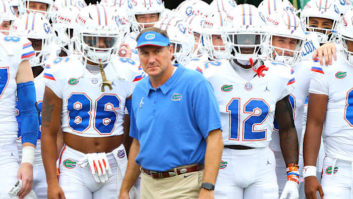 Florida coach Dan Mullen with his players pregame